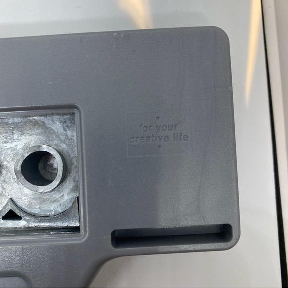 EK Success Tools Edger Punch - Circles - Picture 2 of 6